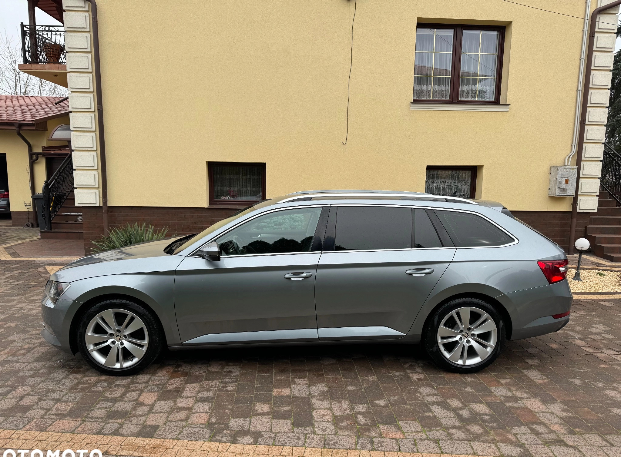 Skoda Superb cena 56900 przebieg: 216550, rok produkcji 2015 z Oleszyce małe 781